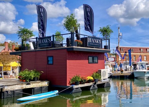 Hanks Houseboat